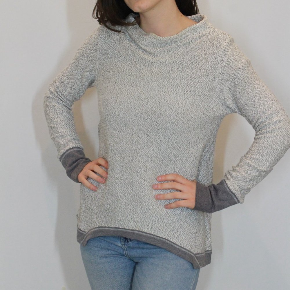 Anthropologie Postage Stamp Grey and White Sweater - Size Small